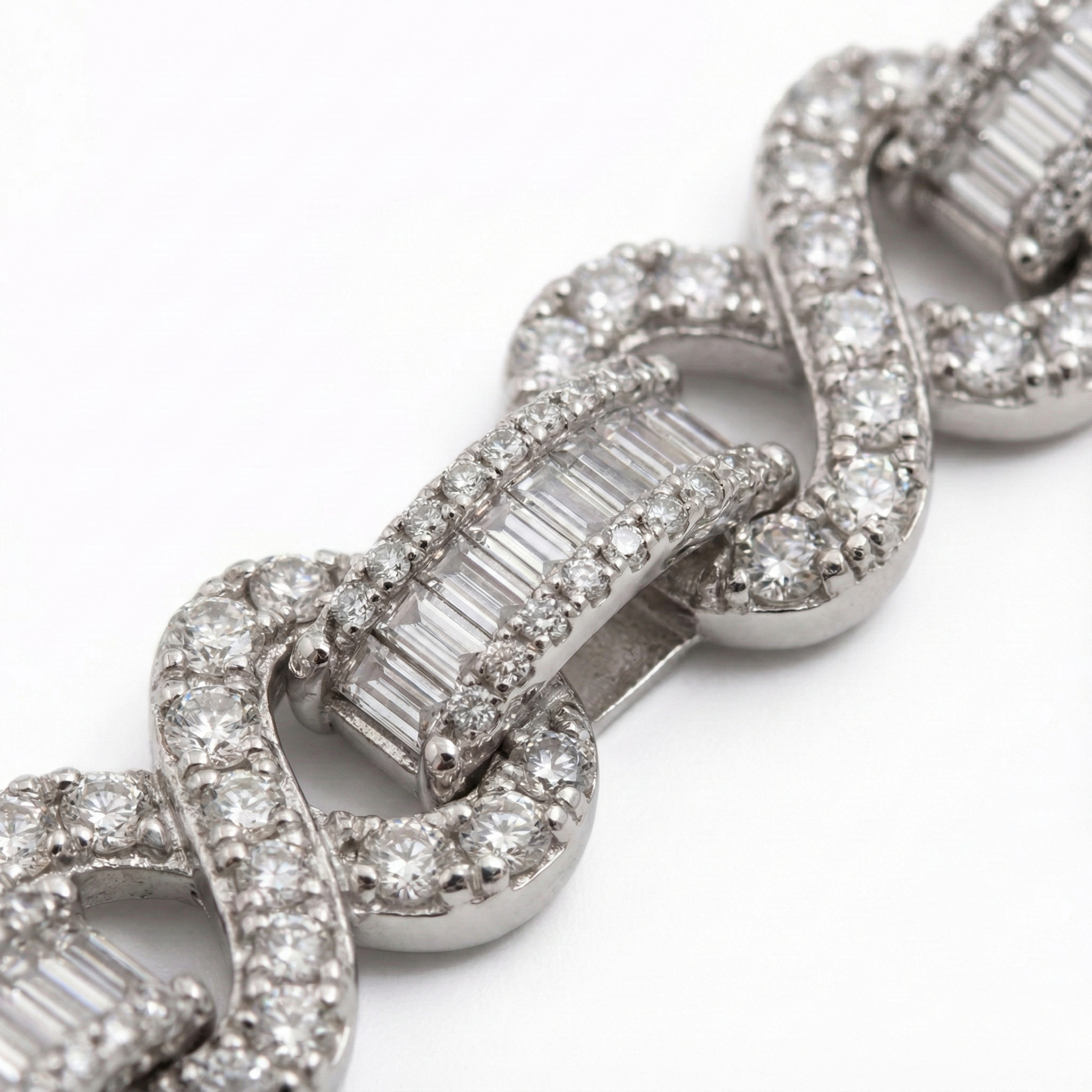 INFINITE LINK BRACELET