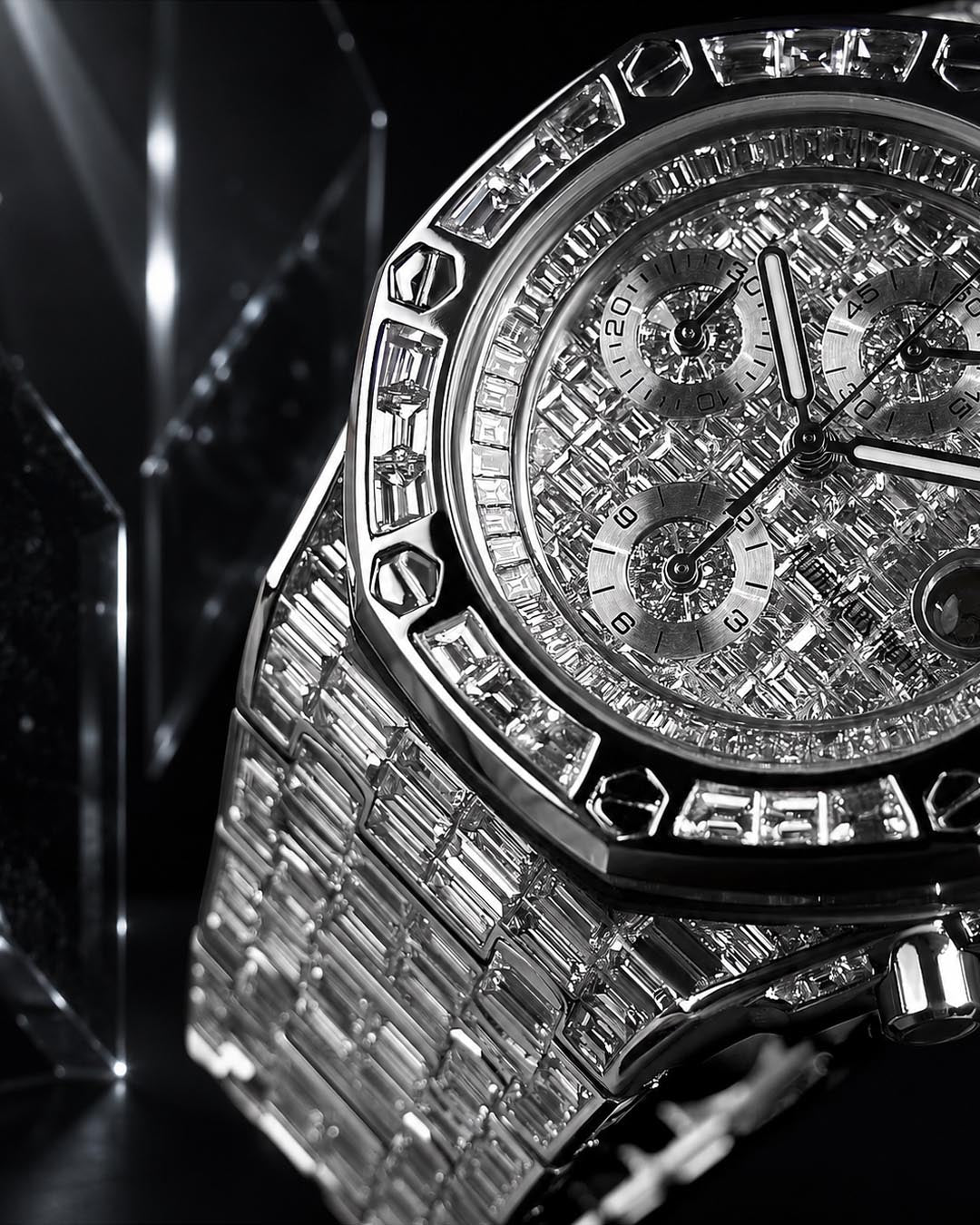 Audemars Piguet – Royal Oak Offshore 42 mm – Full Custom 18k White Gold set with VVS/VS Baguette Diamonds