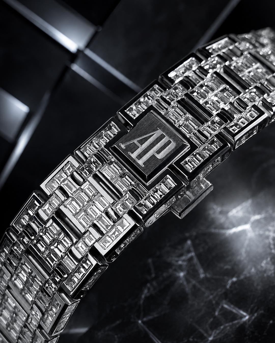Audemars Piguet – Royal Oak Offshore 42 mm – Full Custom 18k White Gold set with VVS/VS Baguette Diamonds