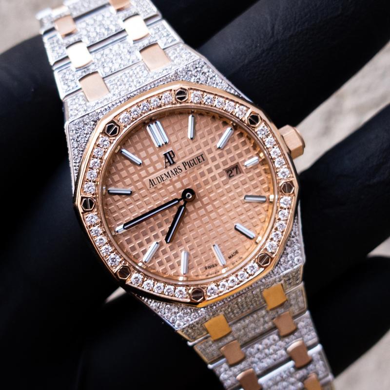 AUDEMARS PIGUET – LADIES ROYAL OAK QUARTZ 33 – TWO-TONE – CUSTOM PAVÉ DIAMOND SET (PINK GOLD-TONED GRANDE TAPISSERIE)