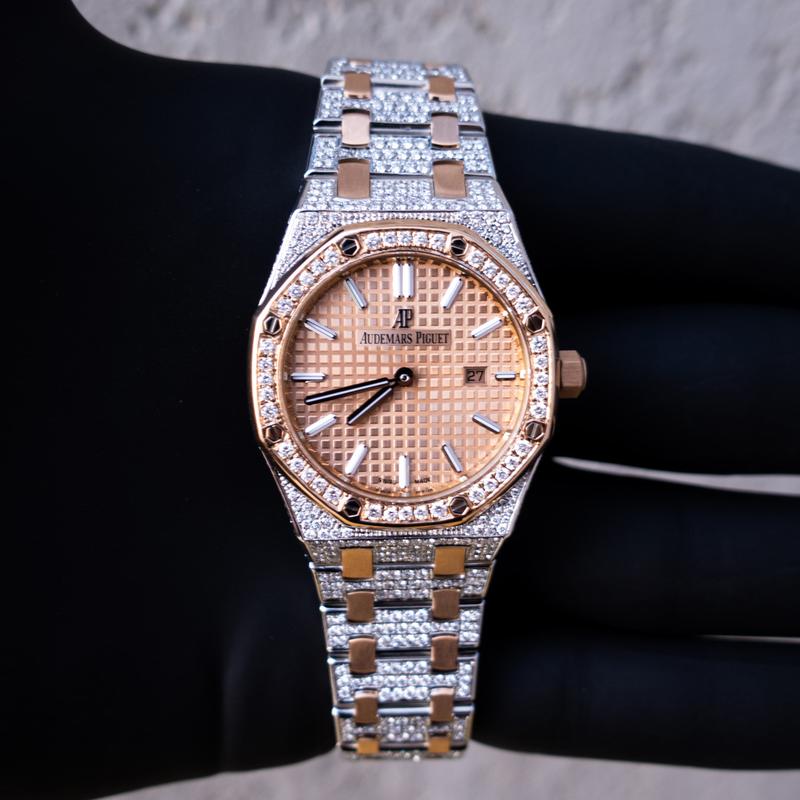 AUDEMARS PIGUET – LADIES ROYAL OAK QUARTZ 33 – TWO-TONE – CUSTOM PAVÉ DIAMOND SET (PINK GOLD-TONED GRANDE TAPISSERIE)