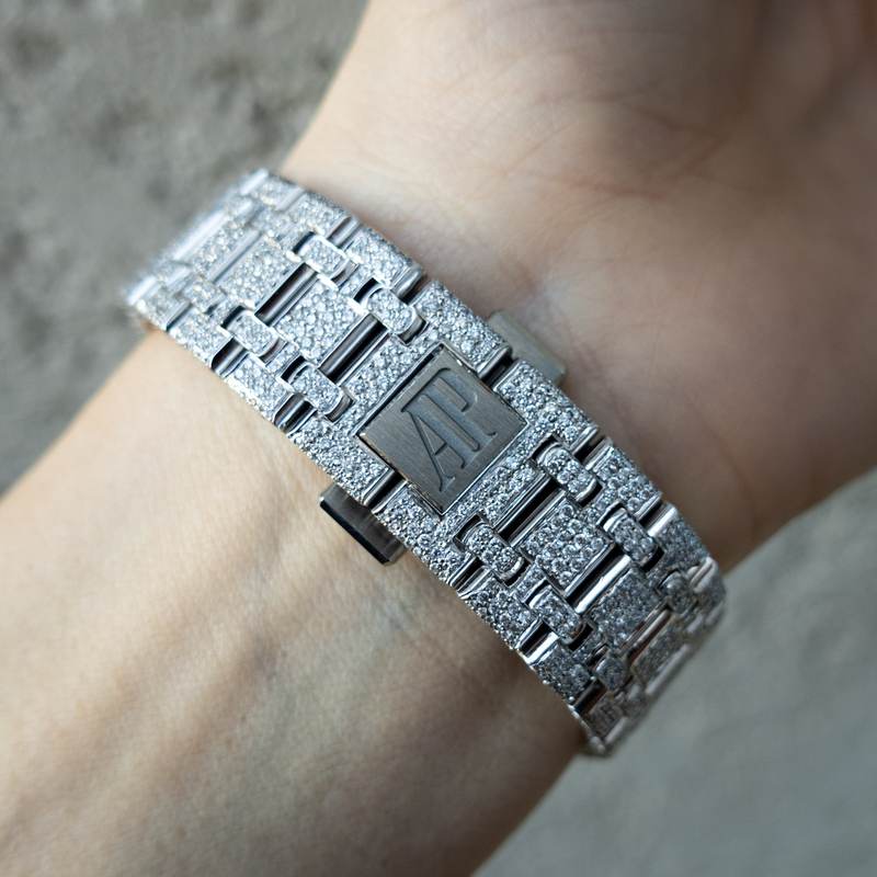 AUDEMARS PIGUET – LADIES ROYAL OAK QUARTZ 33 – STEEL – CUSTOM PAVÉ DIAMOND SET (BLACK GRANDE TAPISSERIE