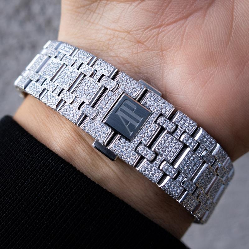 AUDEMARS PIGUET – ROYAL OAK SELFWINDING 41 – STEEL – CUSTOM PAVÉ DIAMOND SET – COVERT DIAL