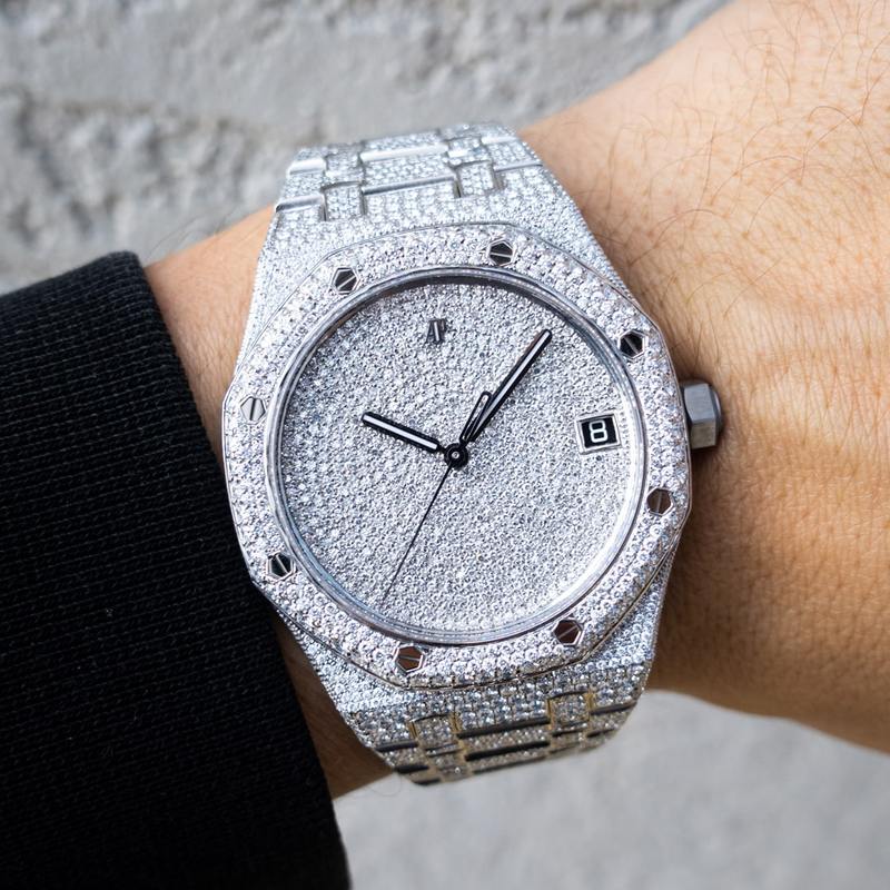 AUDEMARS PIGUET – ROYAL OAK SELFWINDING 41 – STEEL – CUSTOM PAVÉ DIAMOND SET – COVERT DIAL