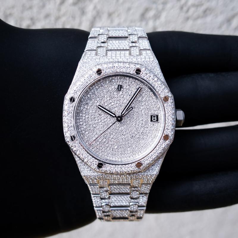 AUDEMARS PIGUET – ROYAL OAK SELFWINDING 41 – STEEL – CUSTOM PAVÉ DIAMOND SET – COVERT DIAL