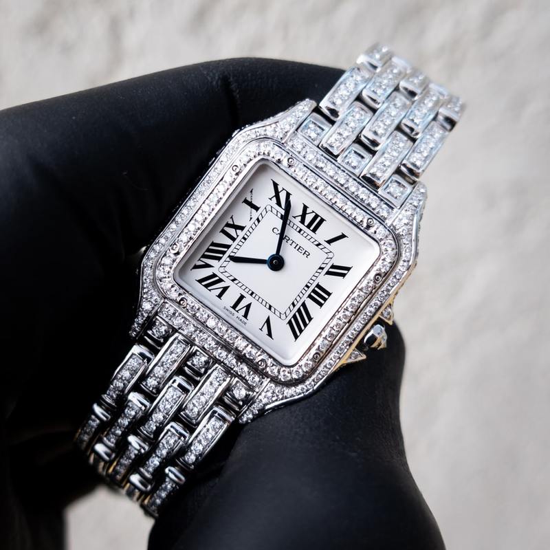 CARTIER – LADIES PANTHÈRE DE CARTIER – MEDIUM MODEL – QUARTZ – CUSTOM DIAMOND-SET