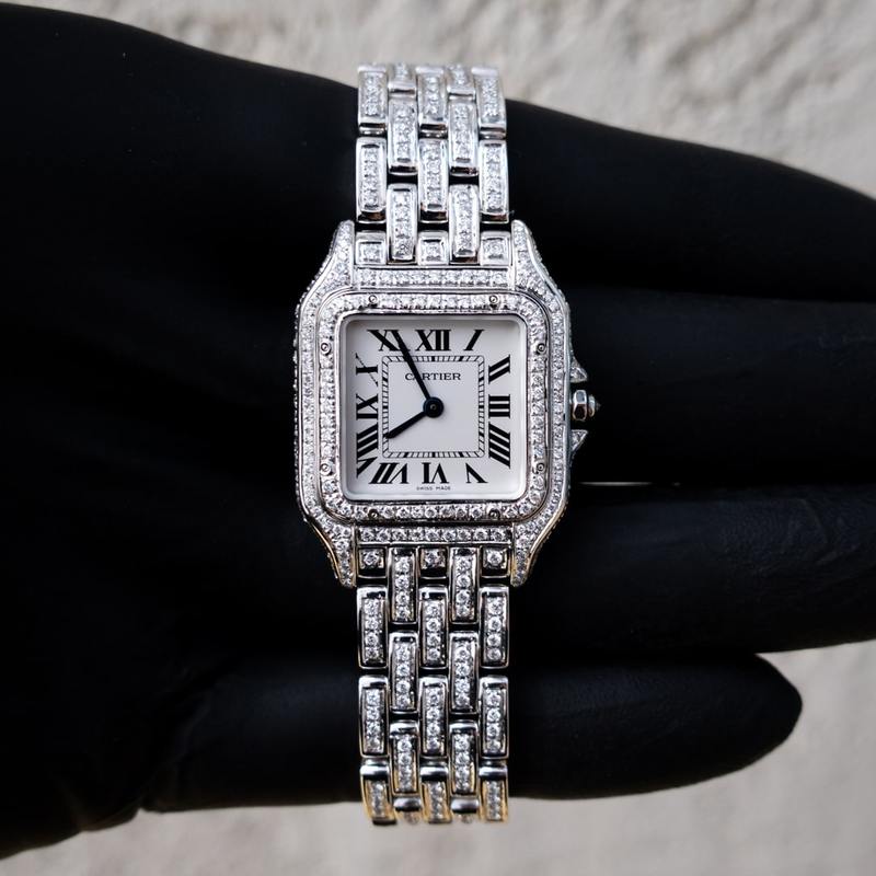 CARTIER – LADIES PANTHÈRE DE CARTIER – MEDIUM MODEL – QUARTZ – CUSTOM DIAMOND-SET