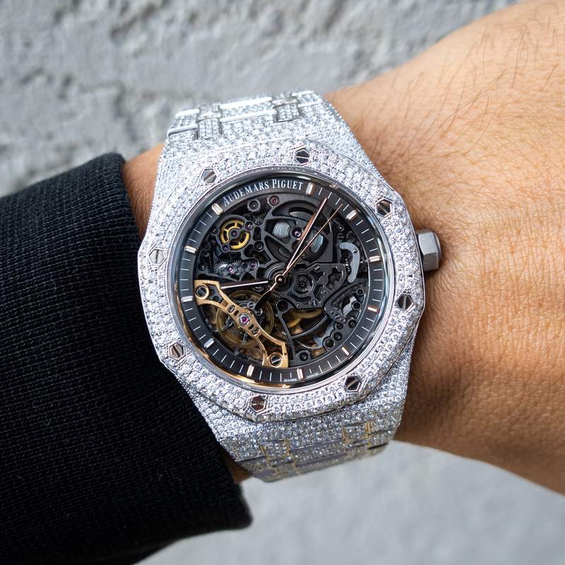 AUDEMARS PIGUET – ROYAL OAK 41 – STEEL – CUSTOM PAVÉ DIAMOND SET – SKELETON